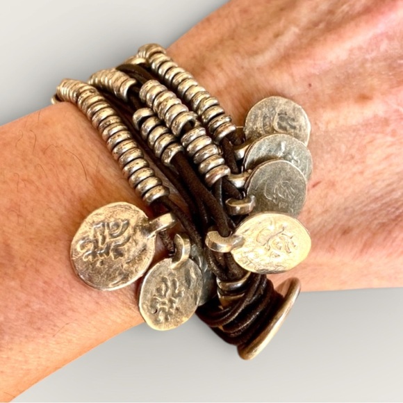 Uno de 50 Coin Charm Bracelet - Picture 2 of 14